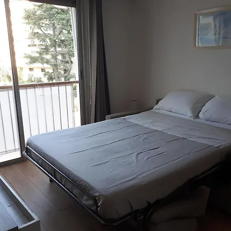 Bord De Сен-Лоран-дю-Вар